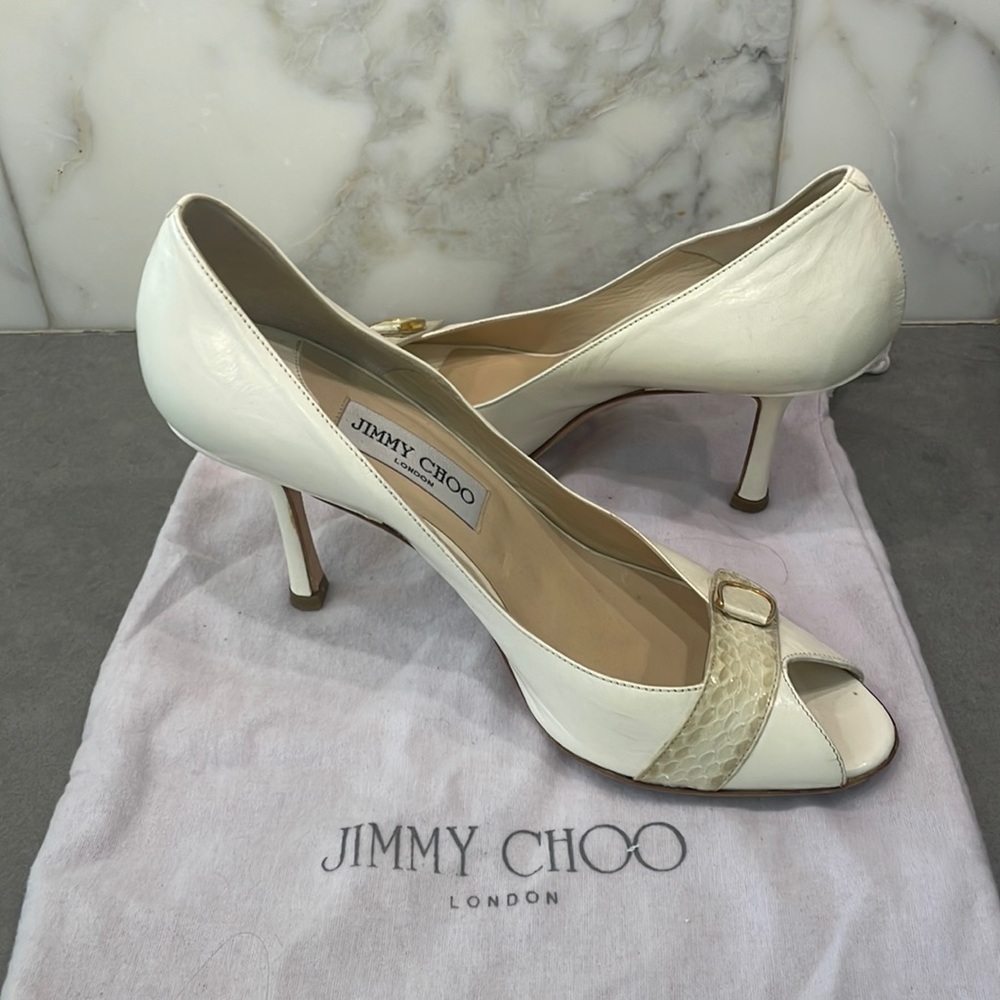Jimmy Choo cream leather and snakeskin buckled pump Sz 38.5. Gently worn dustbag